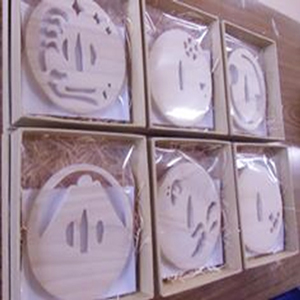 ヒノキの鍔のコースター